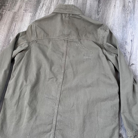 Free People Moonchild Denim Shirt Jacket Womens Large Army Green Distressed - Picture 11 of 12